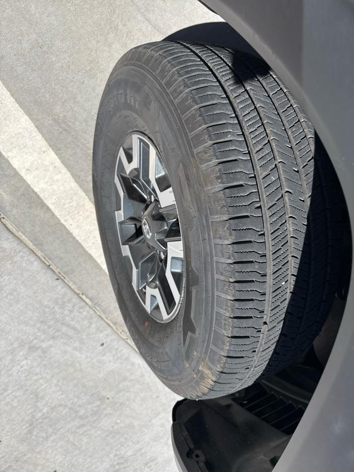 Toyota Tacoma TRD Off Road Double Cab 5' Bed V6 4x4 MT (Natl) 2017