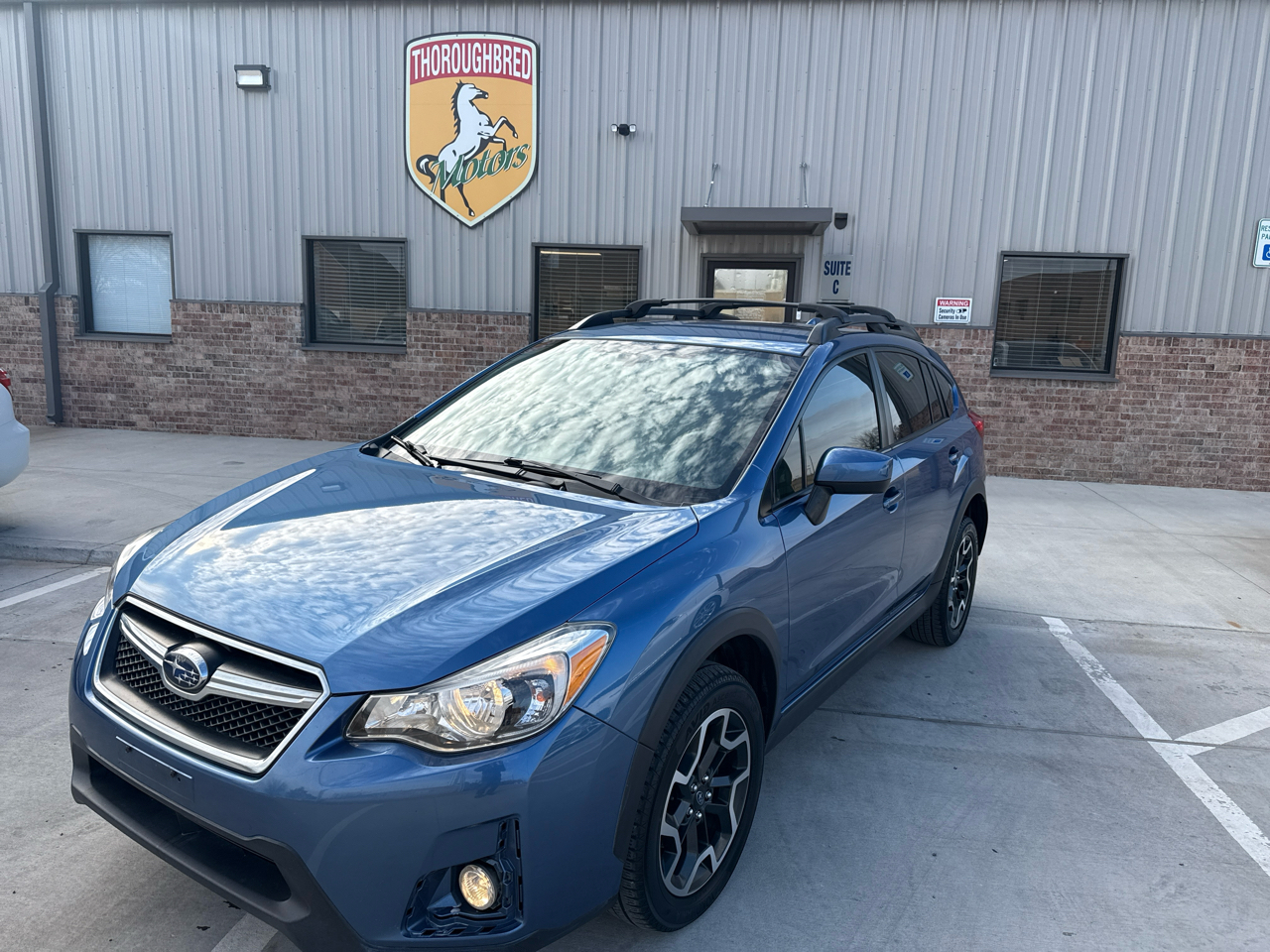 2017 Subaru Crosstrek 2.0i Premium photo 3