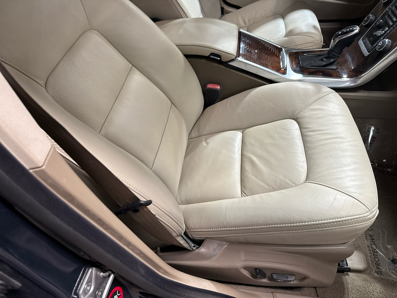 Volvo XC70 AWD 4dr Wgn 3.2L 2014