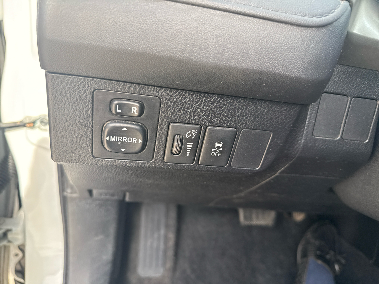 Toyota RAV4 FWD 4dr LE (Natl) 2014