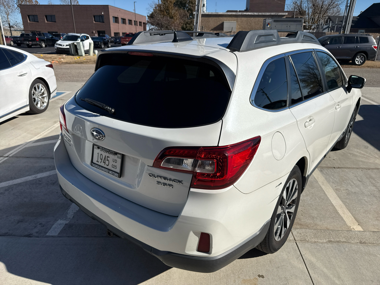 Subaru Outback 4dr Wgn 3.6R Limited 2016