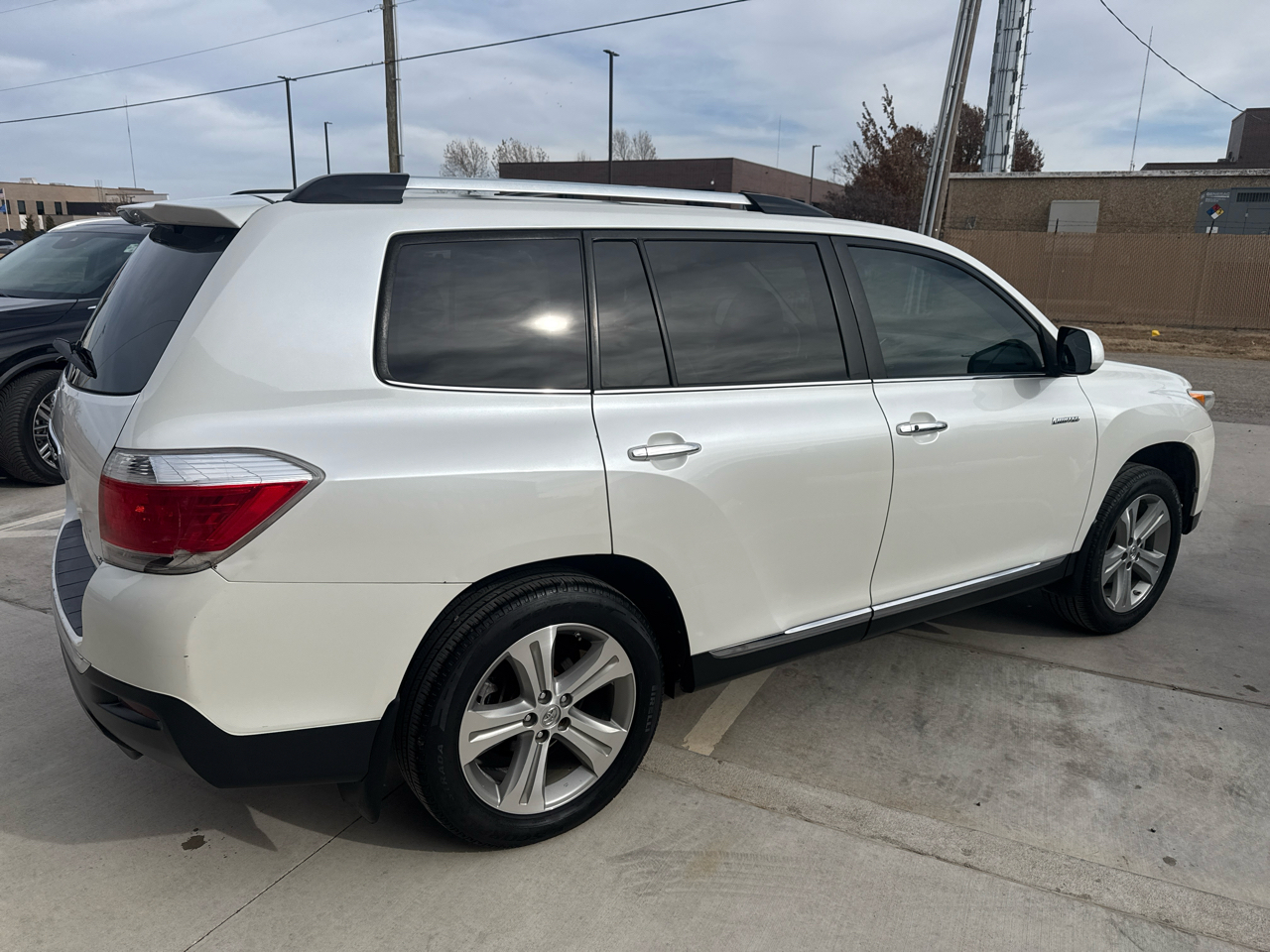 Toyota Highlander 4WD 4dr V6 Limited (Natl) 2012