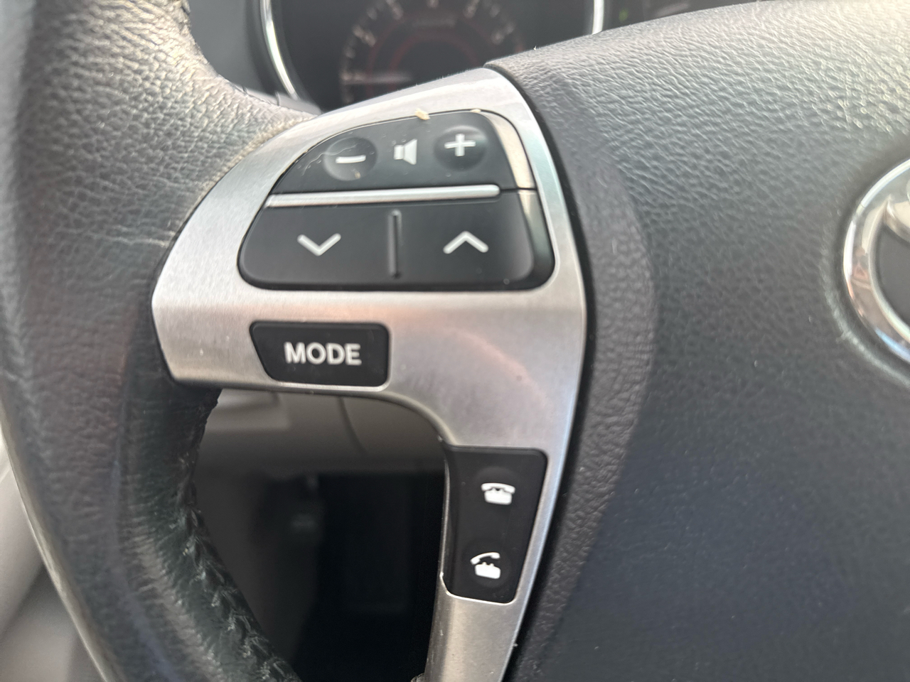 Toyota Highlander 4WD 4dr V6 Limited (Natl) 2012