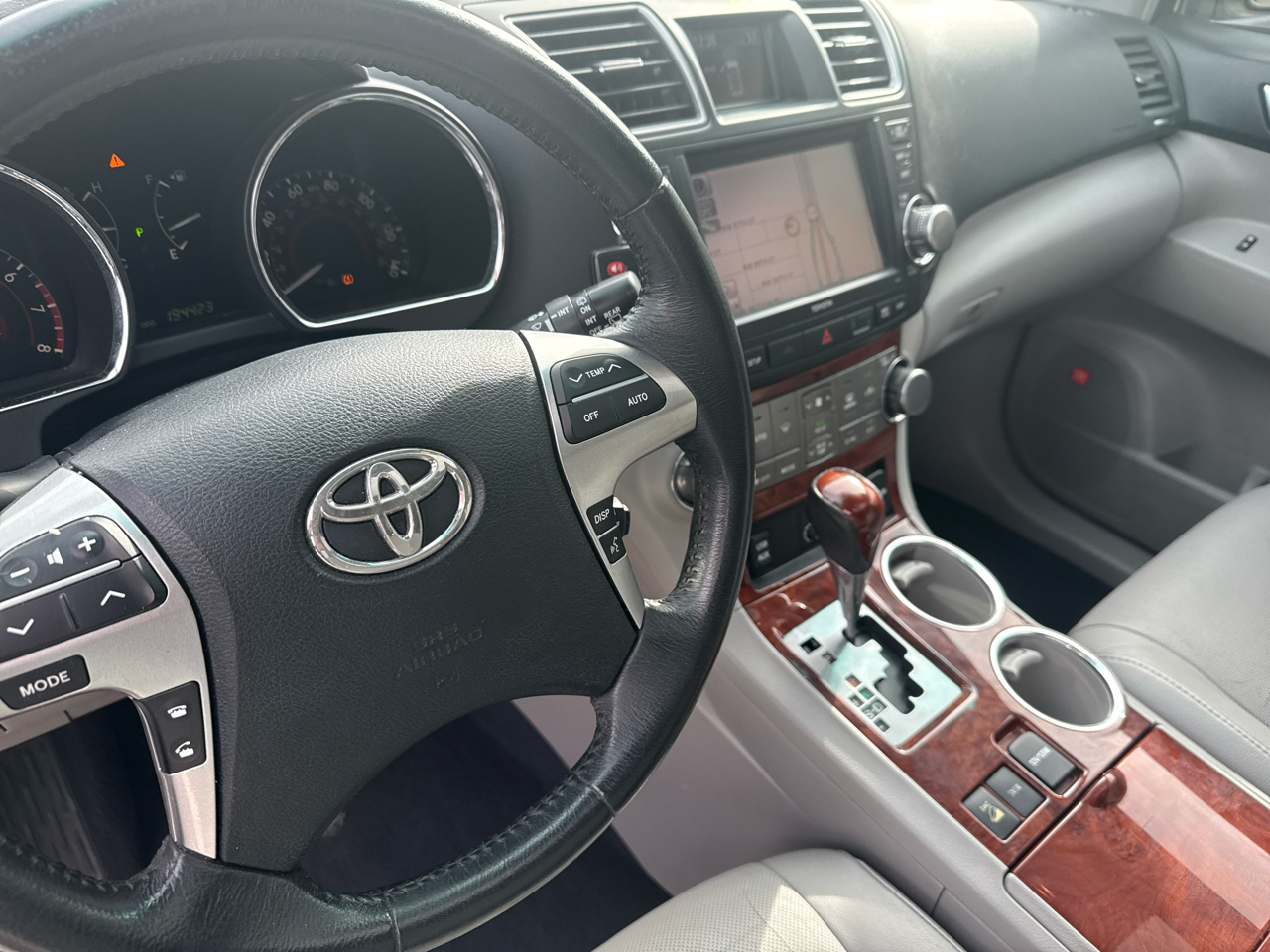 Toyota Highlander 4WD 4dr V6 Limited (Natl) 2012