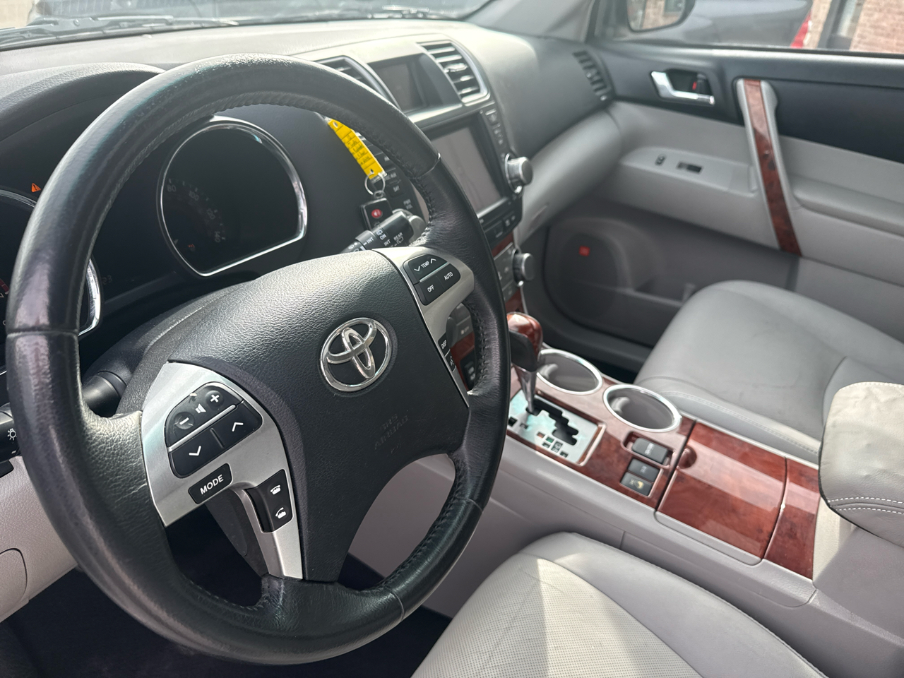 Toyota Highlander 4WD 4dr V6 Limited (Natl) 2012