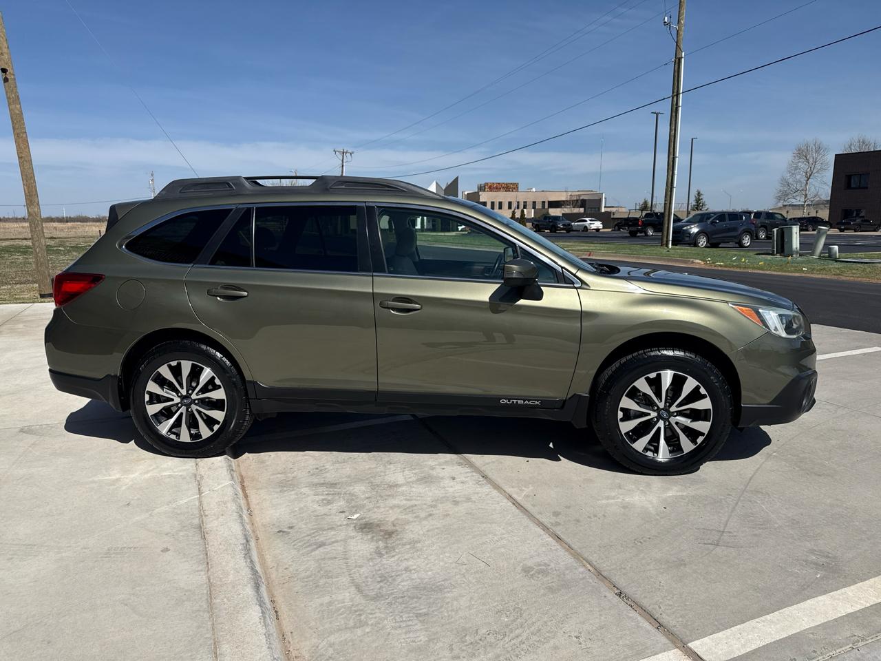 Subaru Outback 4dr Wgn 2.5i Limited 2016