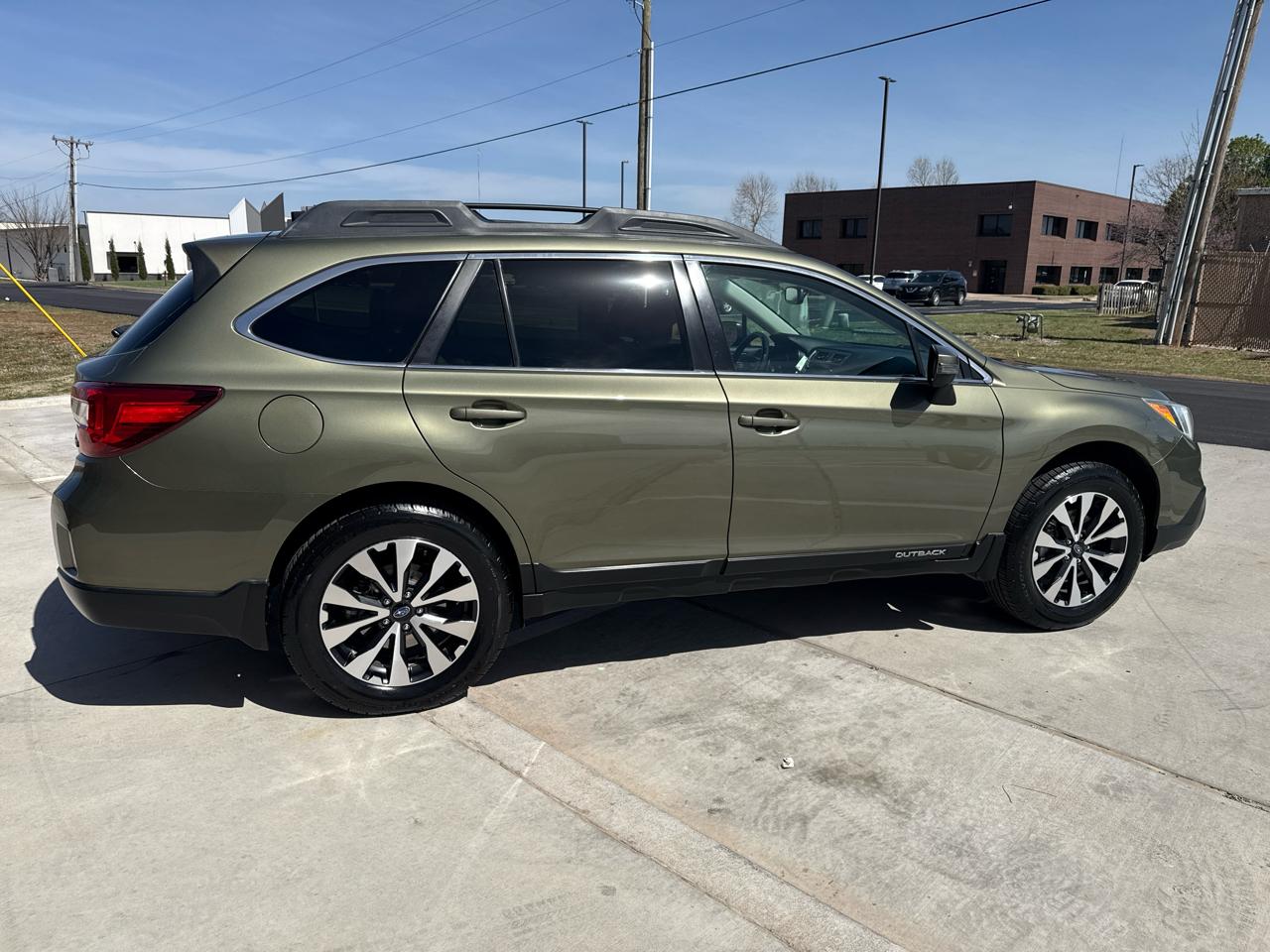 Subaru Outback 4dr Wgn 2.5i Limited 2016