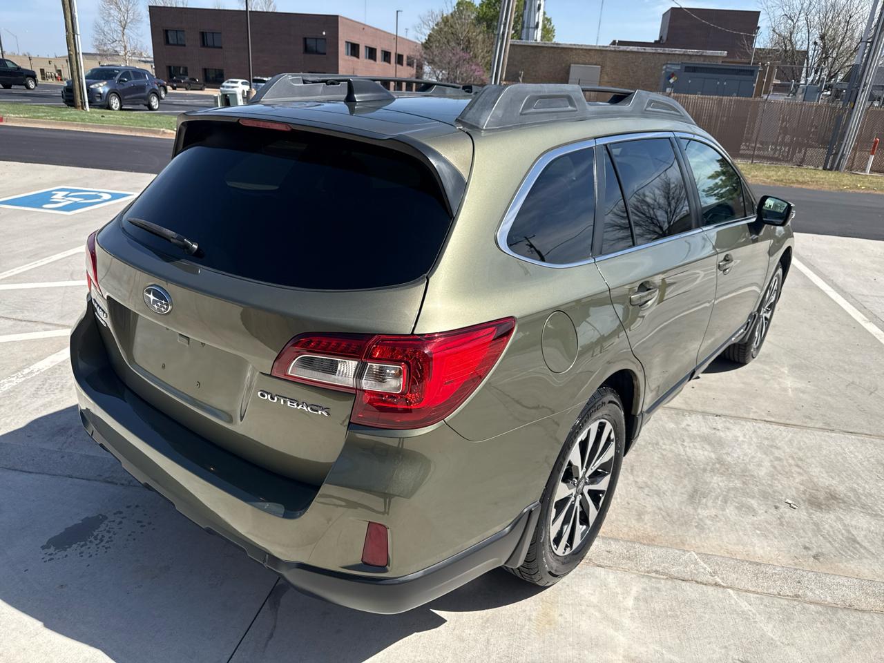 Subaru Outback 4dr Wgn 2.5i Limited 2016