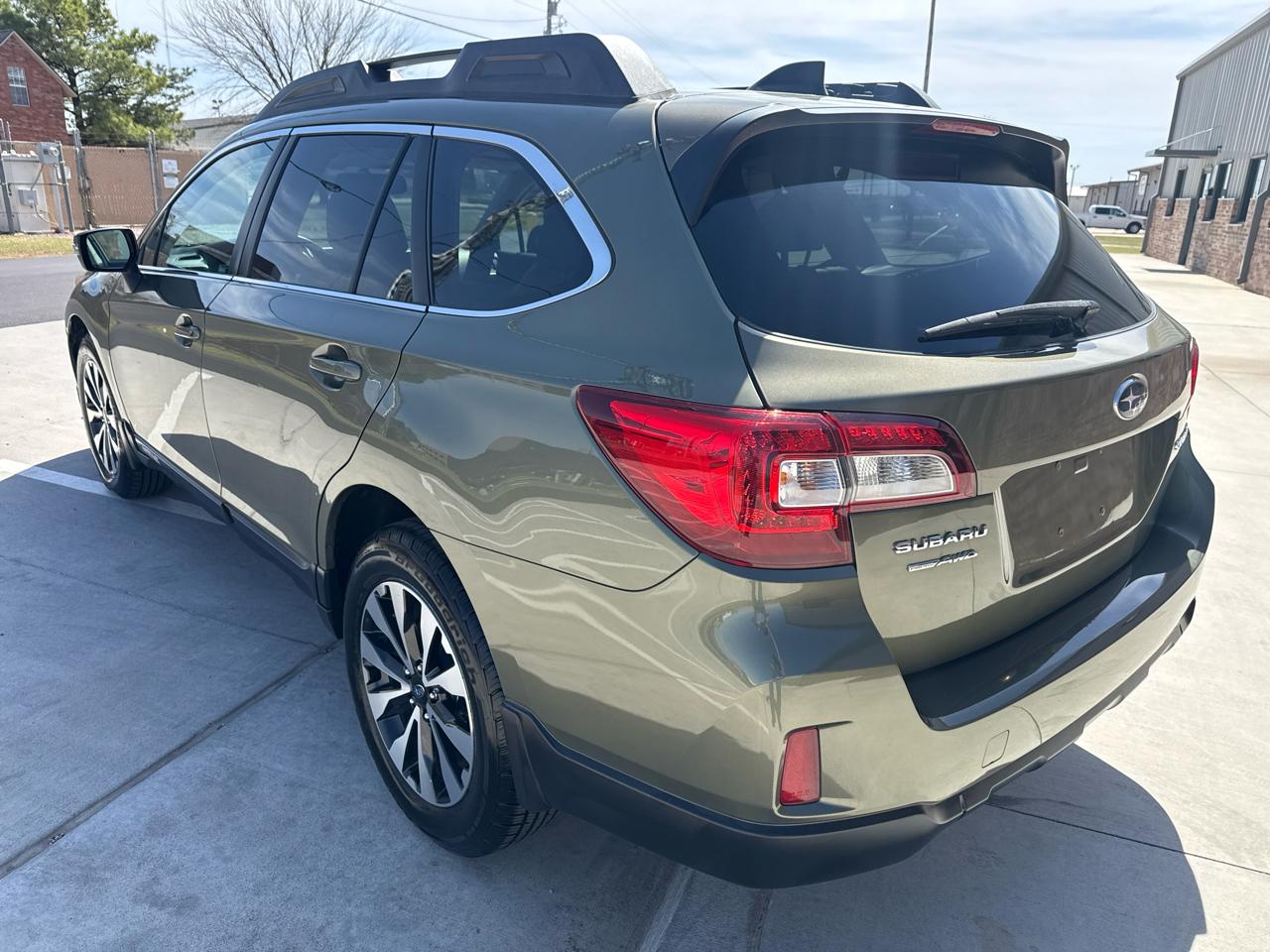 Subaru Outback 4dr Wgn 2.5i Limited 2016