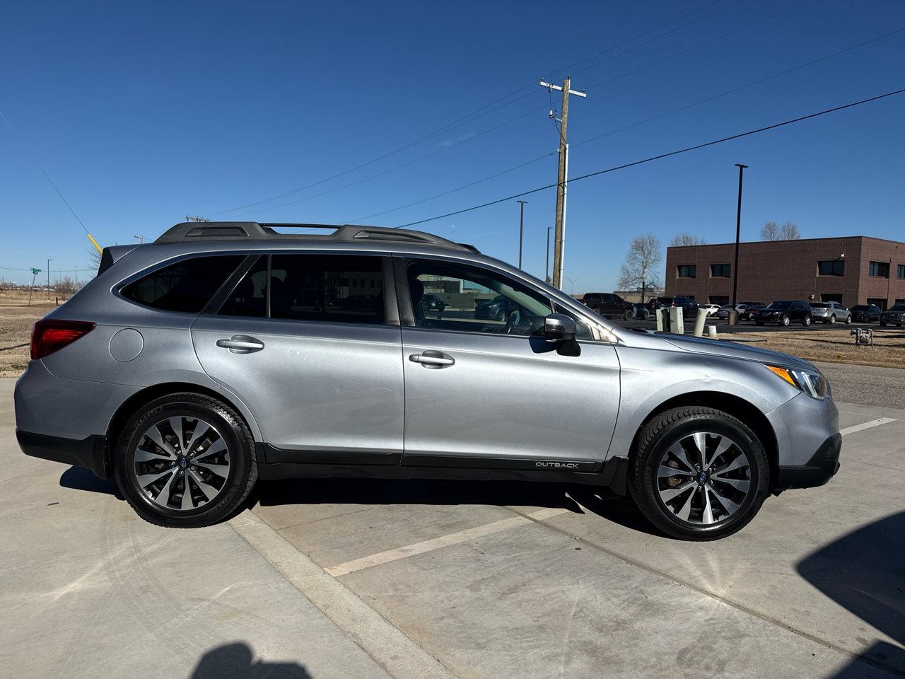 Subaru Outback 4dr Wgn 3.6R Limited 2016