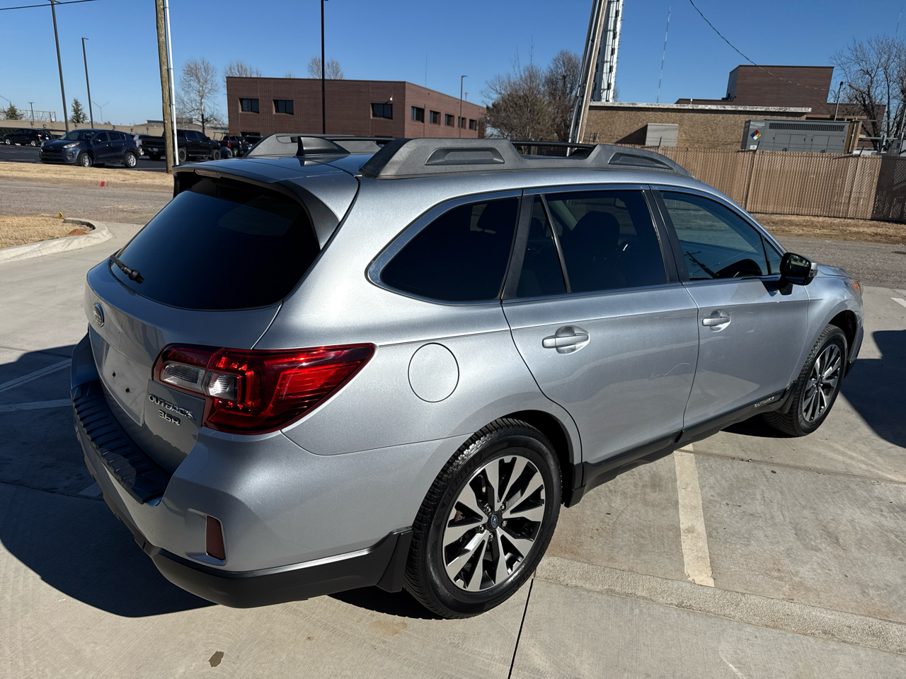 Subaru Outback 4dr Wgn 3.6R Limited 2016