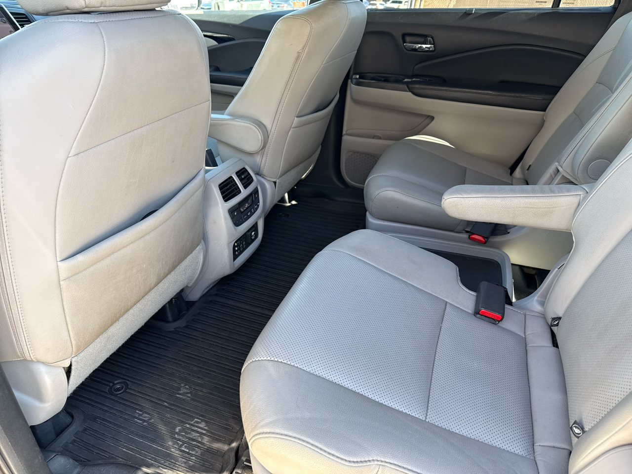 Honda Pilot AWD 4dr Elite w/RES & Navi 2016