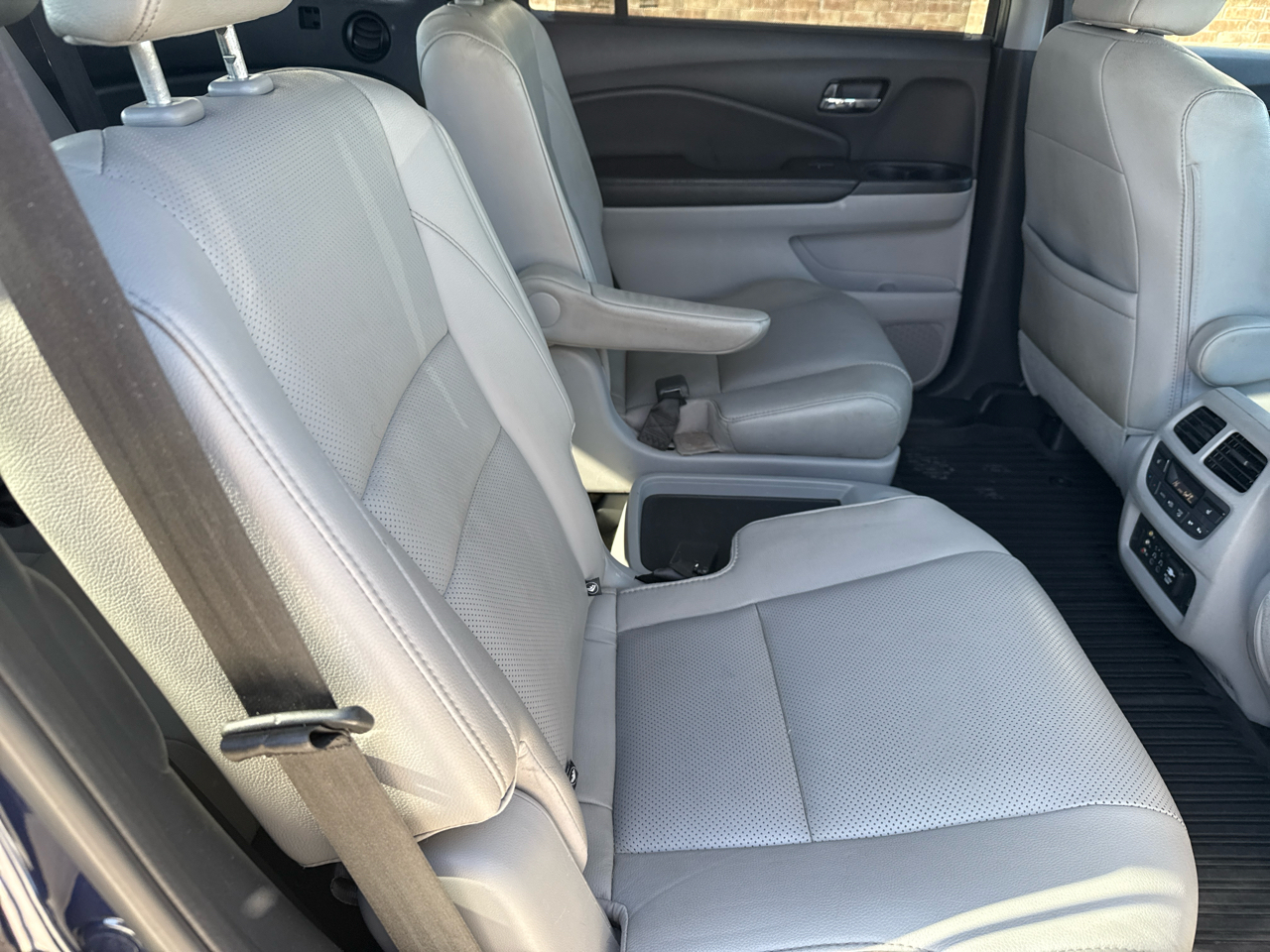 Honda Pilot AWD 4dr Elite w/RES & Navi 2016