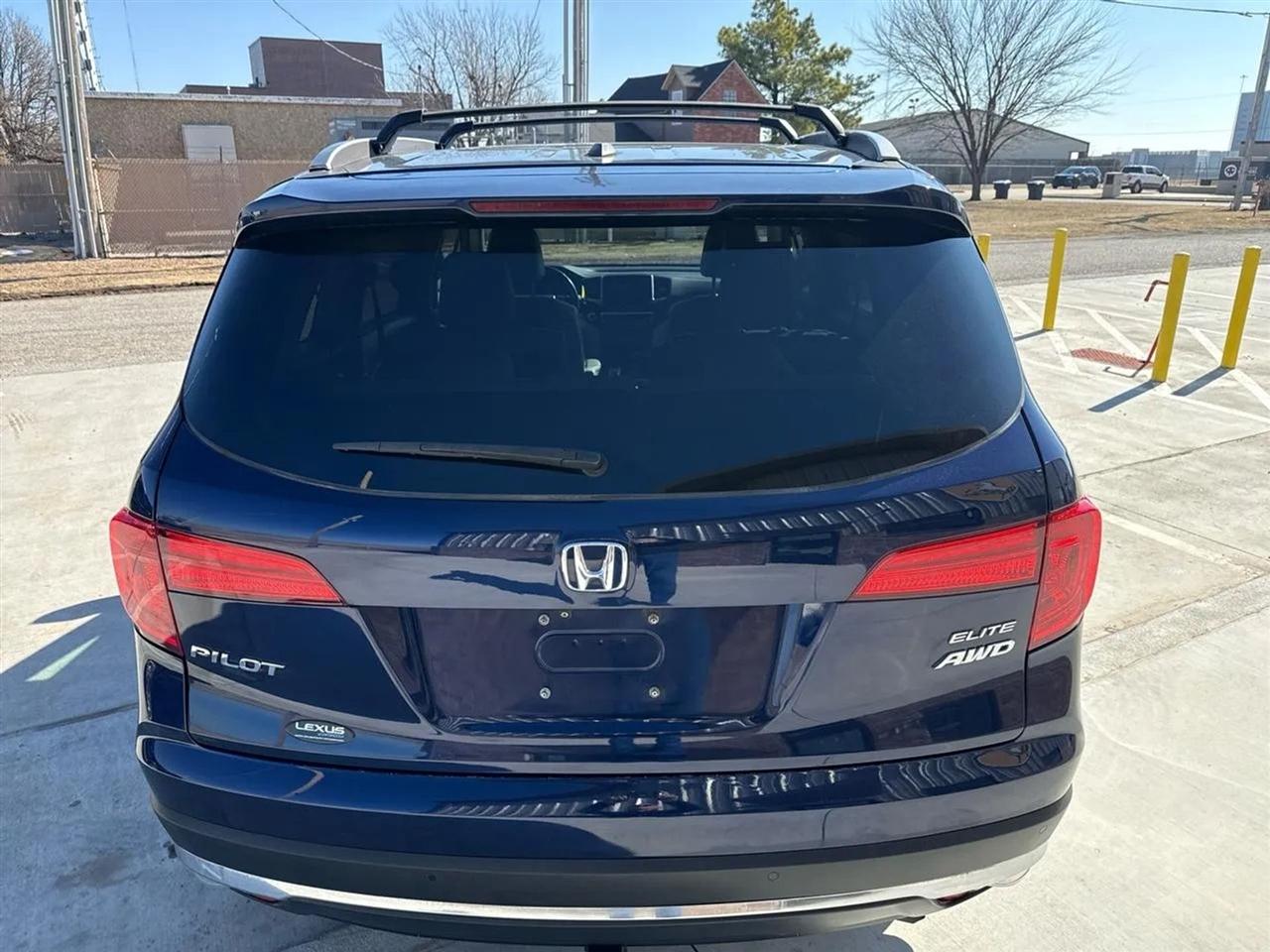 Honda Pilot AWD 4dr Elite w/RES & Navi 2016