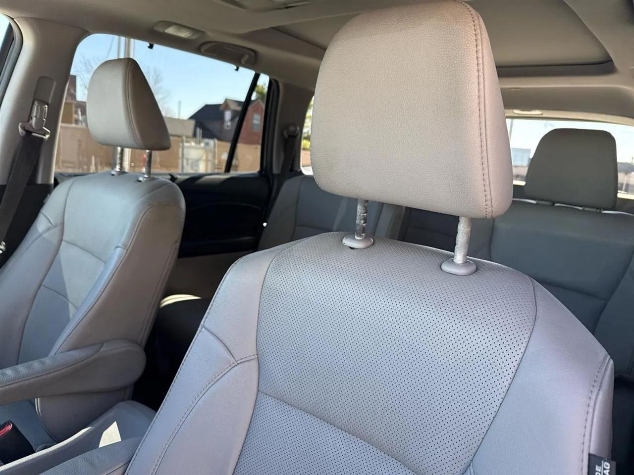 Honda Pilot AWD 4dr Elite w/RES & Navi 2016