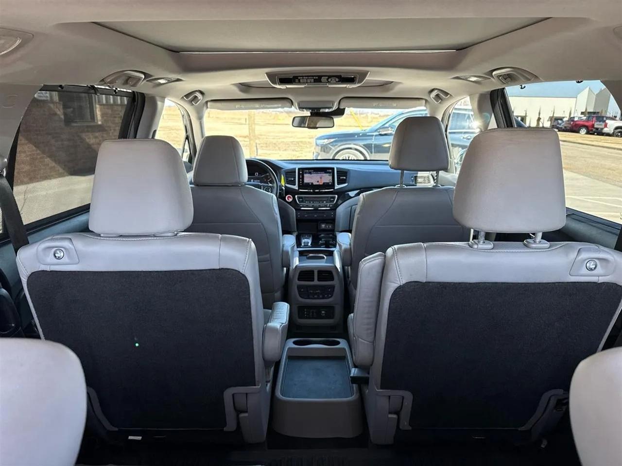 Honda Pilot AWD 4dr Elite w/RES & Navi 2016