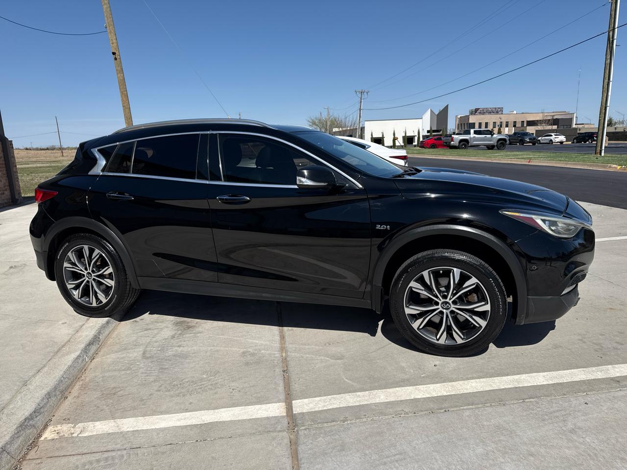 Infiniti QX30 Premium AWD *Ltd Avail* 2017