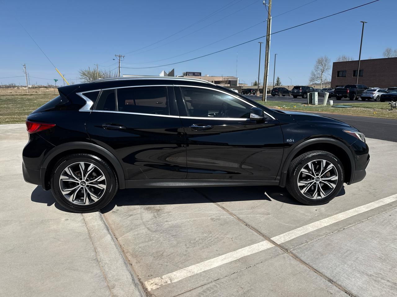 Infiniti QX30 Premium AWD *Ltd Avail* 2017