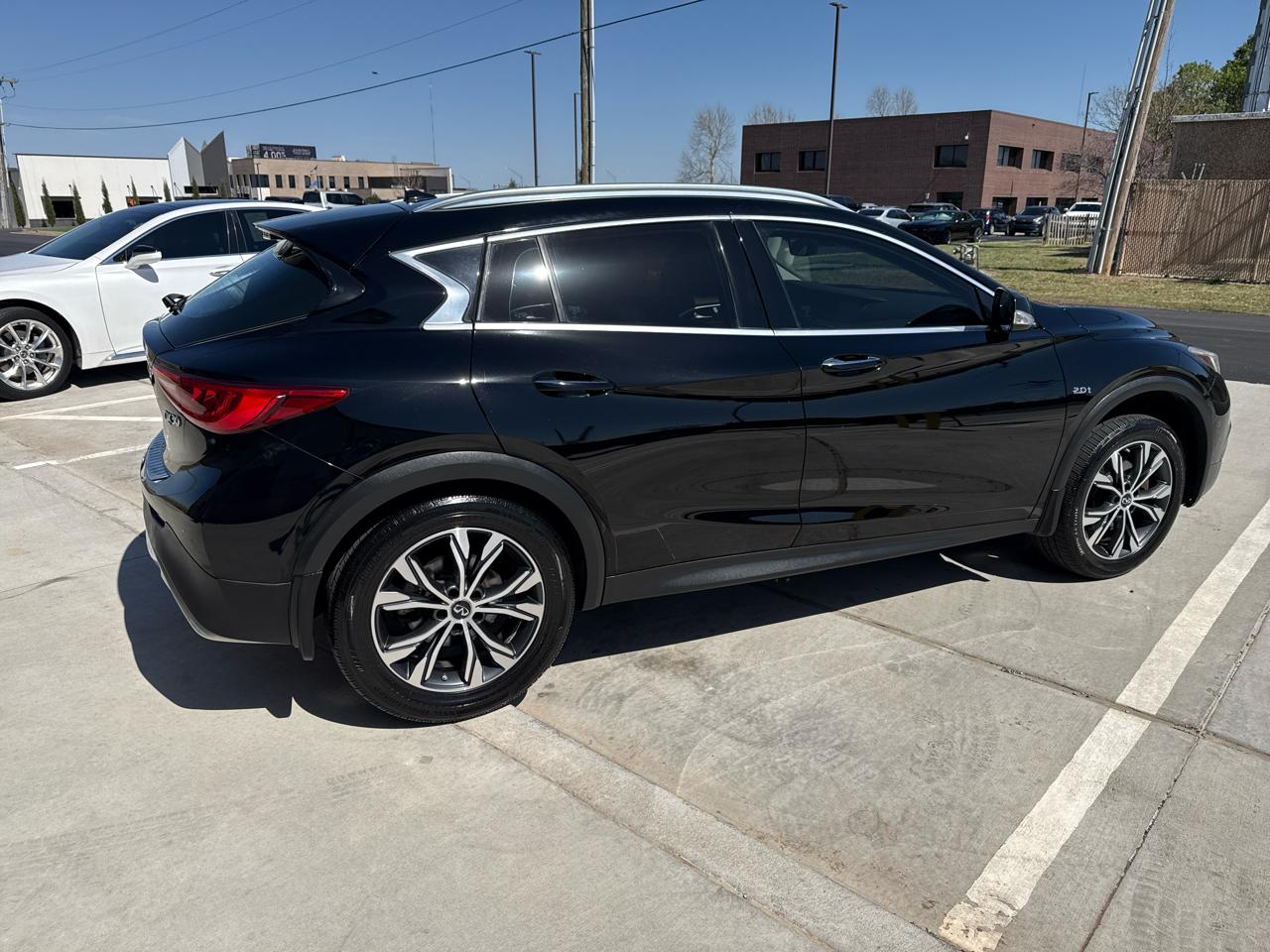 Infiniti QX30 Premium AWD *Ltd Avail* 2017