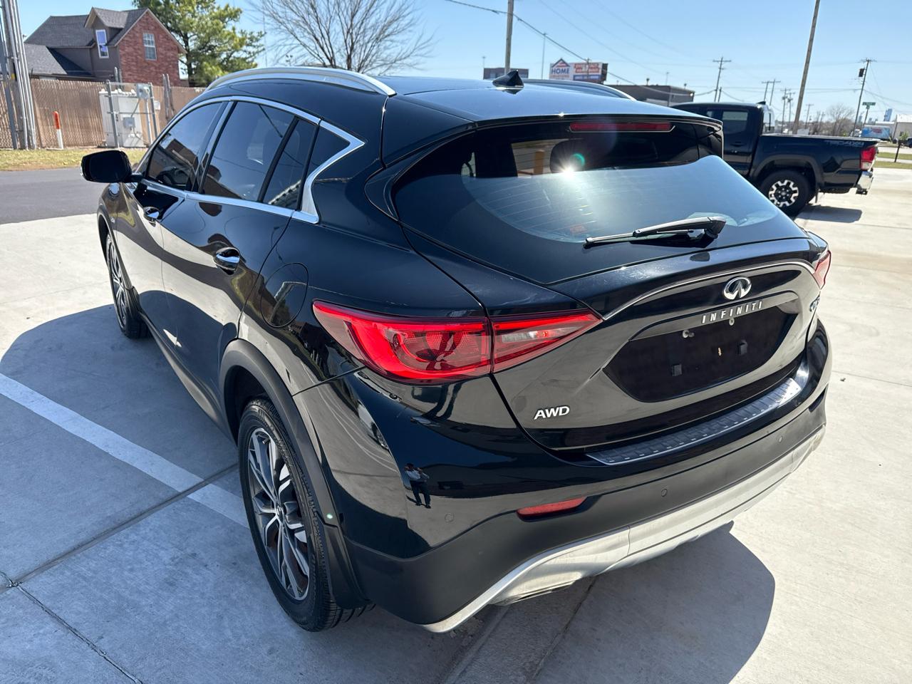 Infiniti QX30 Premium AWD *Ltd Avail* 2017