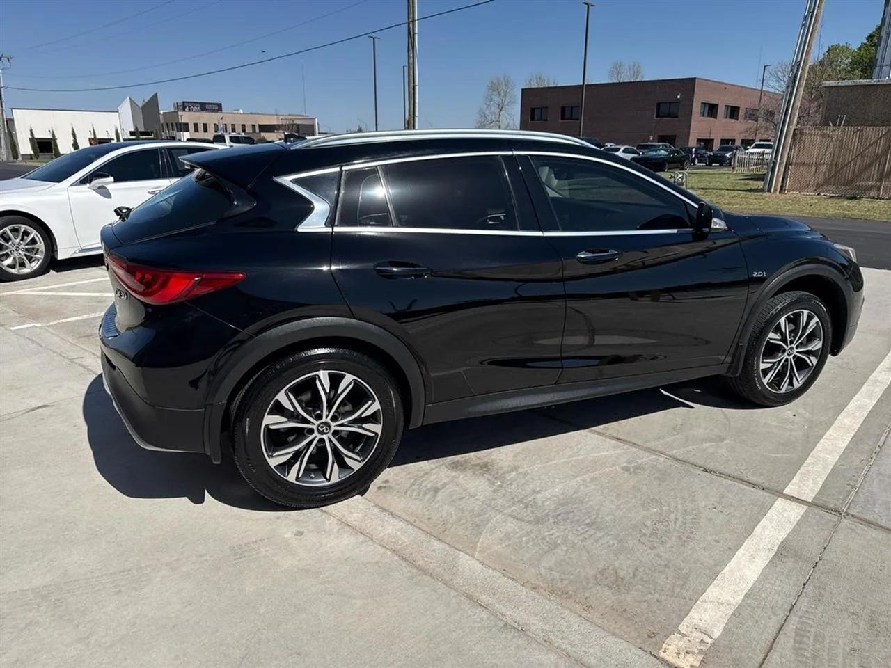 Infiniti QX30 Premium AWD *Ltd Avail* 2017