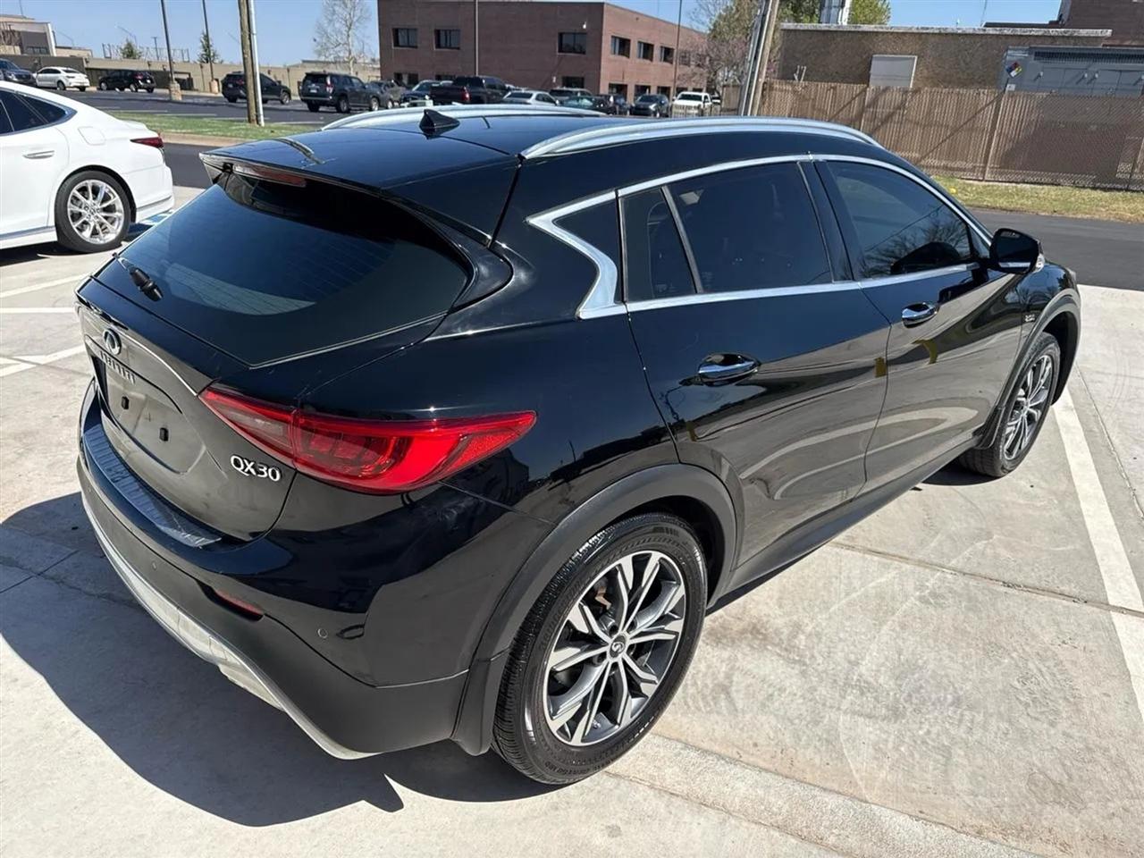 Infiniti QX30 Premium AWD *Ltd Avail* 2017