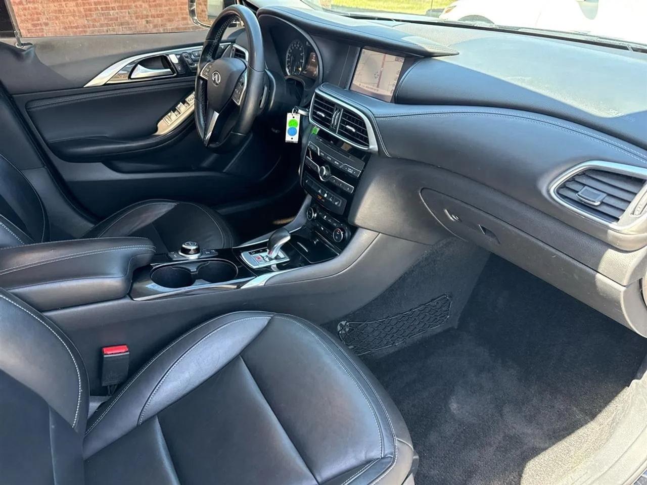 Infiniti QX30 Premium AWD *Ltd Avail* 2017