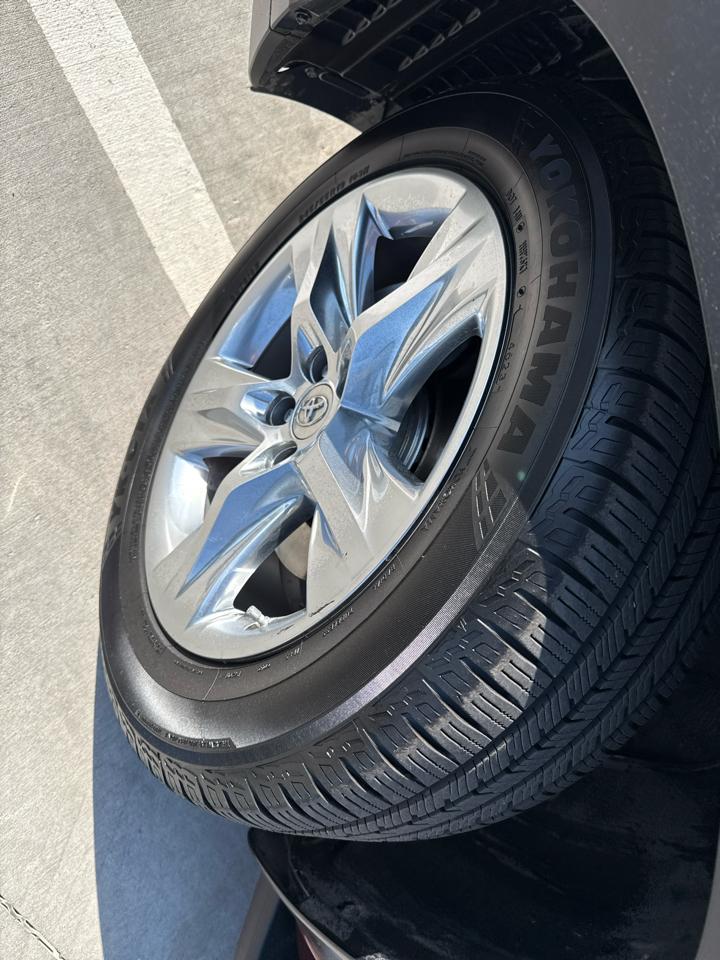 Toyota Highlander FWD 4dr V6  Limited (Natl) 2014