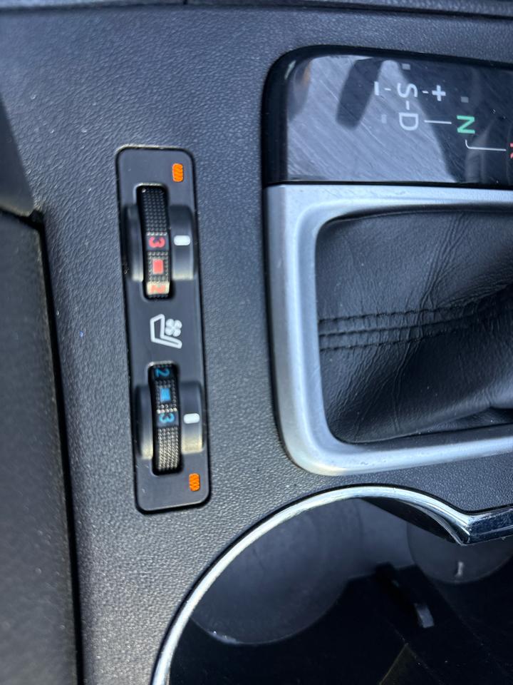 Toyota Highlander FWD 4dr V6  Limited (Natl) 2014