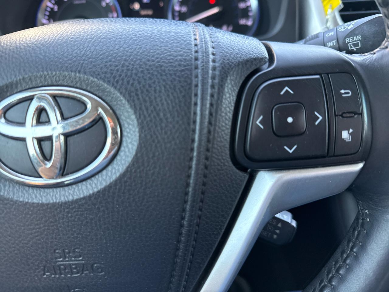 Toyota Highlander FWD 4dr V6  Limited (Natl) 2014