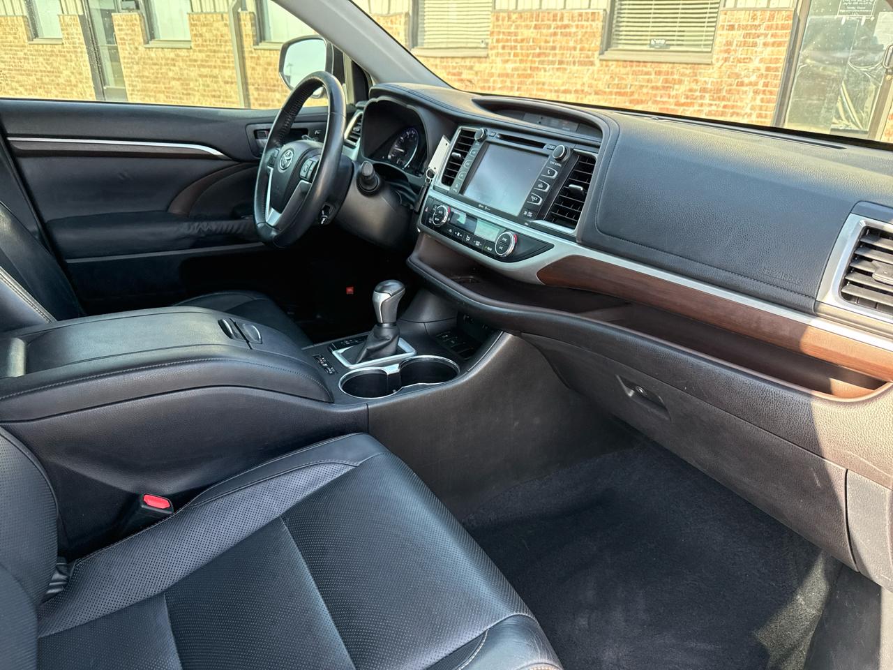 Toyota Highlander FWD 4dr V6  Limited (Natl) 2014