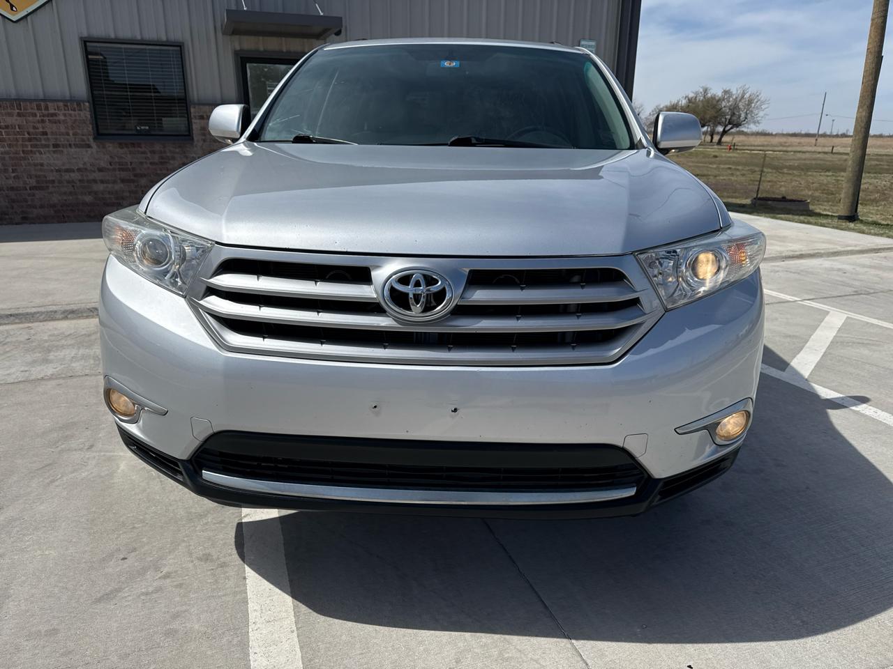 Toyota Highlander FWD 4dr V6 Limited (Natl) 2011