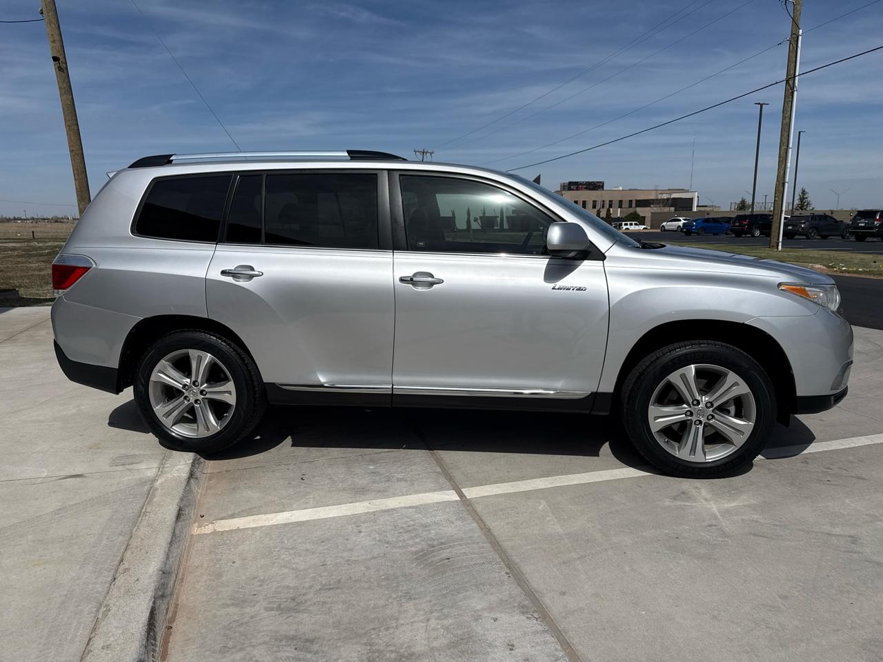 Toyota Highlander FWD 4dr V6 Limited (Natl) 2011