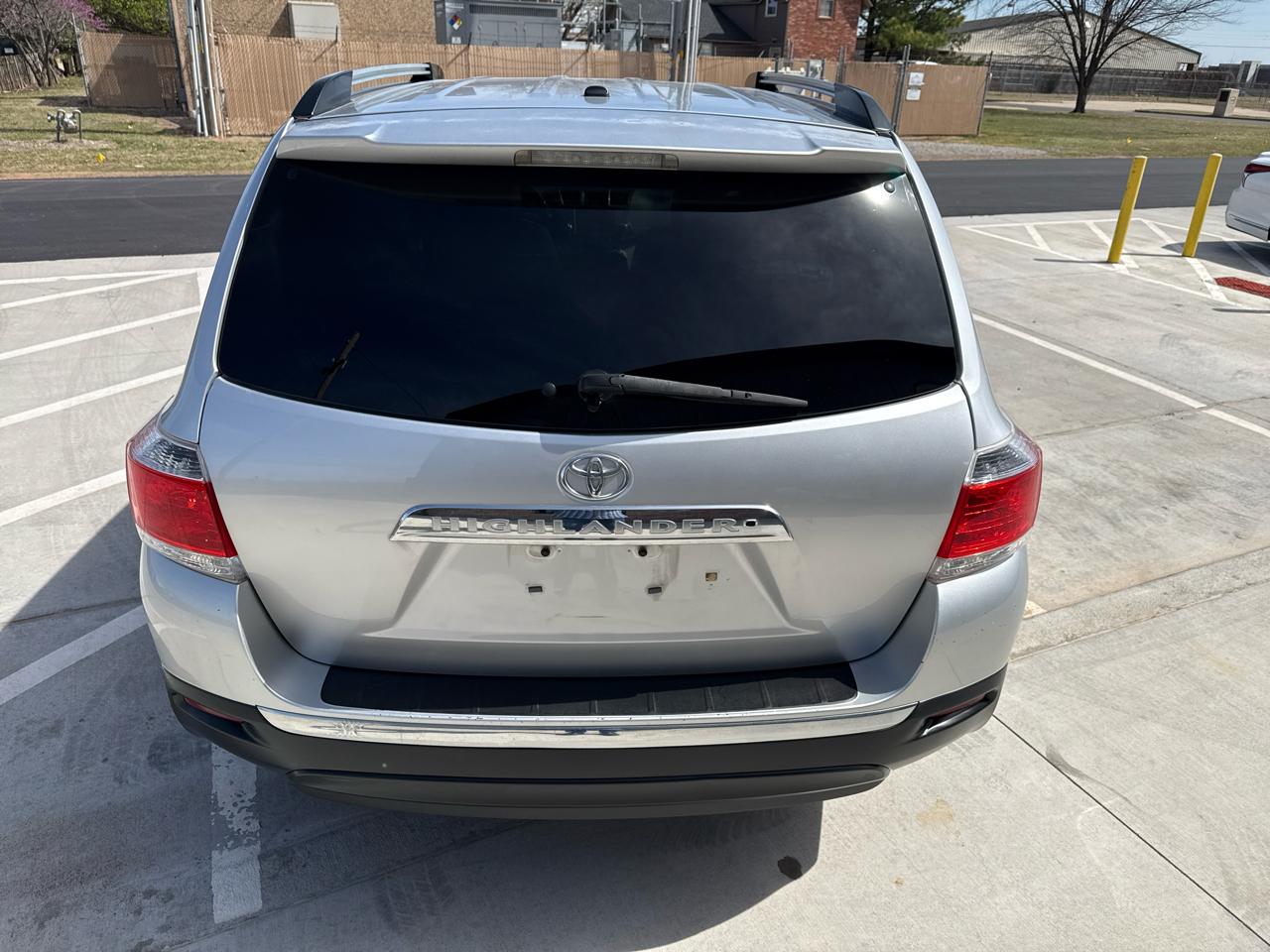 Toyota Highlander FWD 4dr V6 Limited (Natl) 2011