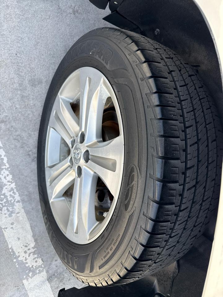 Toyota Highlander FWD 4dr V6 Limited (Natl) 2011