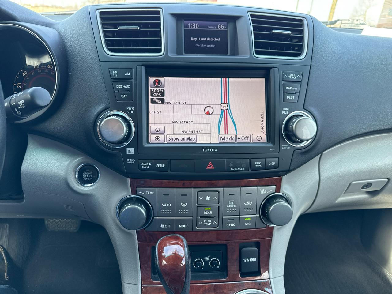 Toyota Highlander FWD 4dr V6 Limited (Natl) 2011