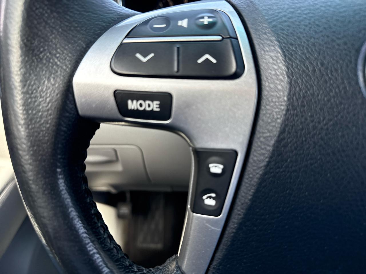 Toyota Highlander FWD 4dr V6 Limited (Natl) 2011