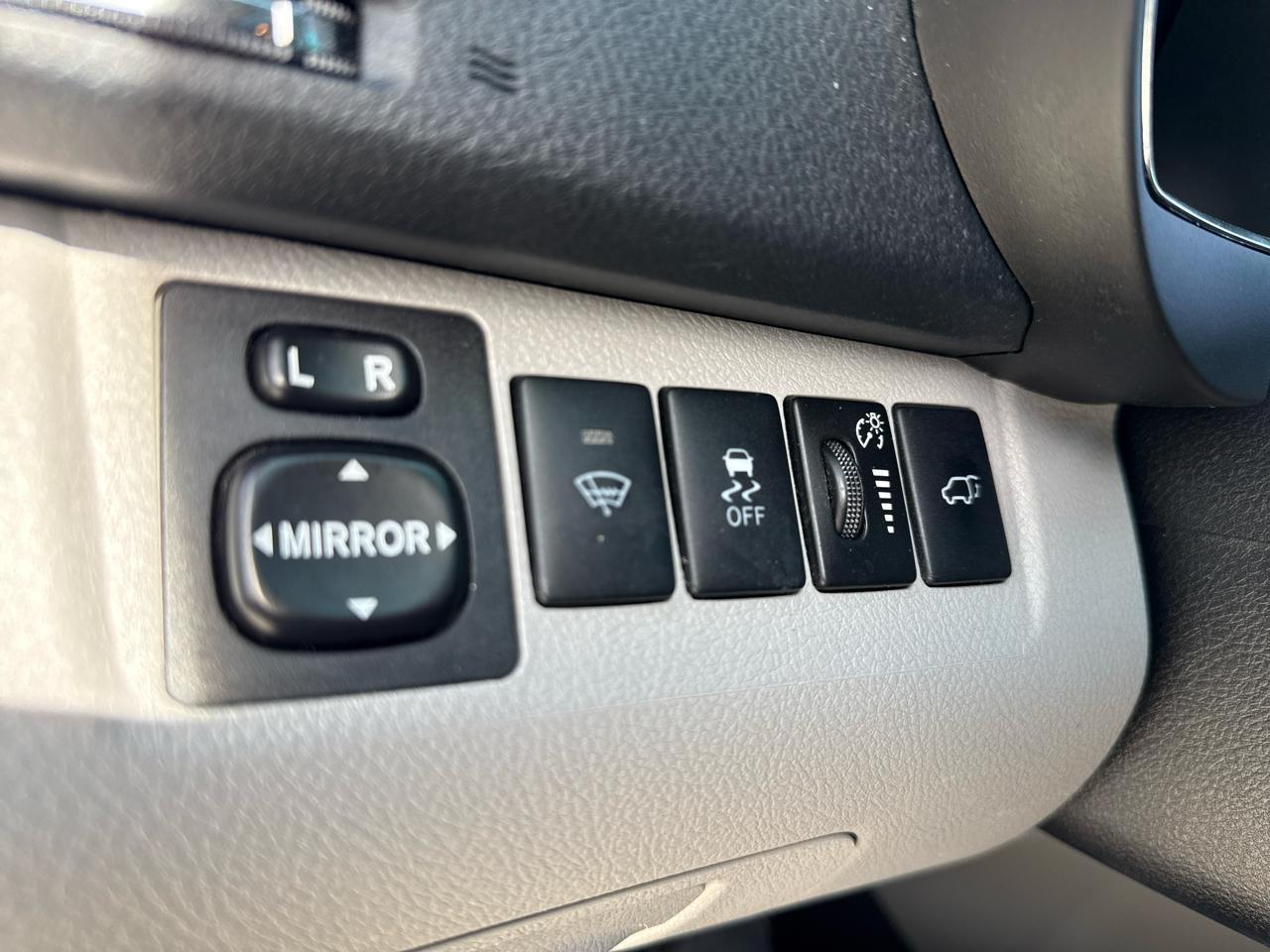 Toyota Highlander FWD 4dr V6 Limited (Natl) 2011