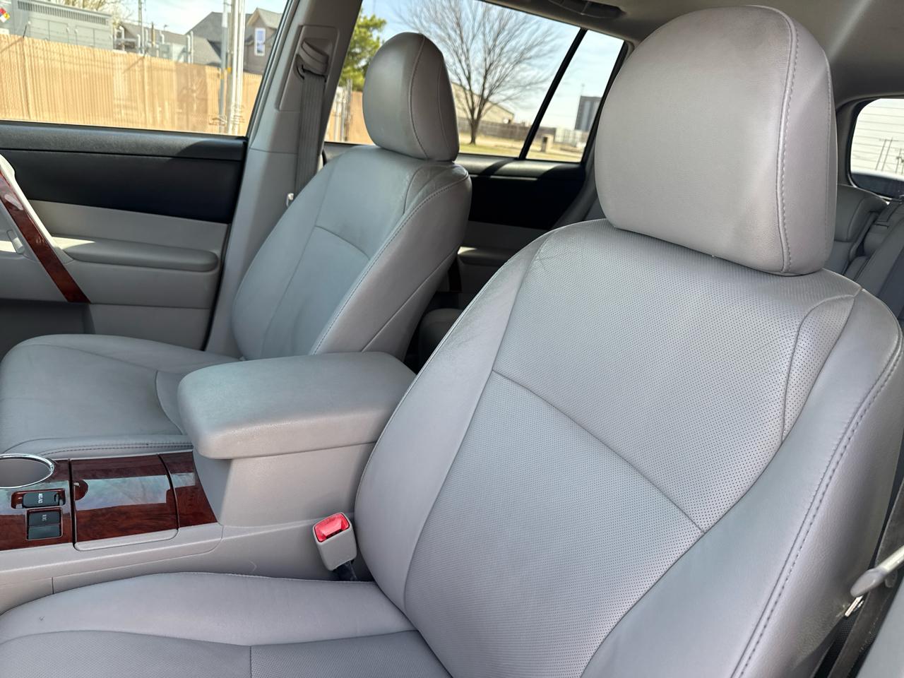 Toyota Highlander FWD 4dr V6 Limited (Natl) 2011