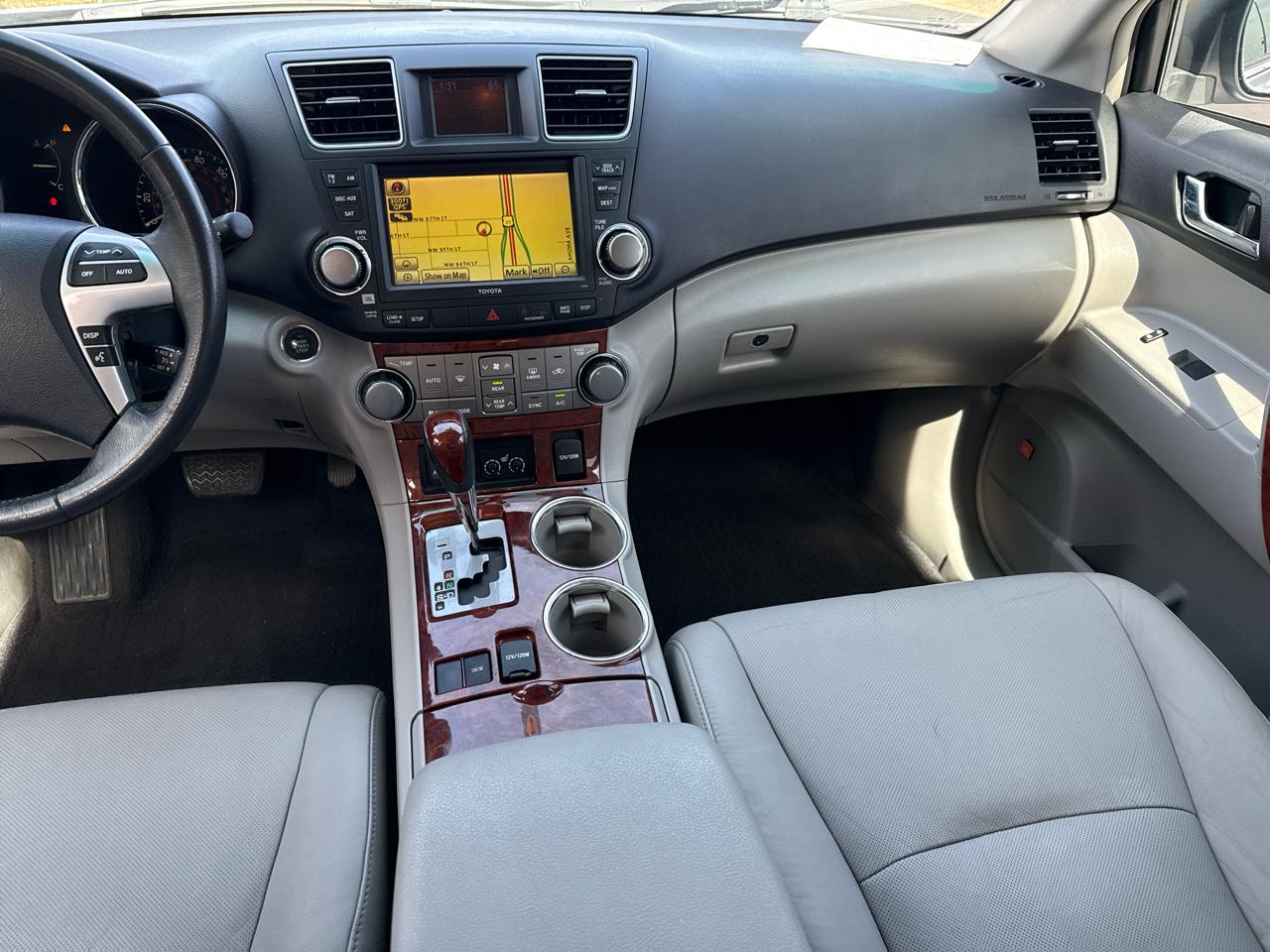 Toyota Highlander FWD 4dr V6 Limited (Natl) 2011