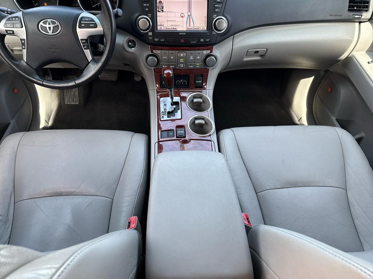 Toyota Highlander FWD 4dr V6 Limited (Natl) 2011