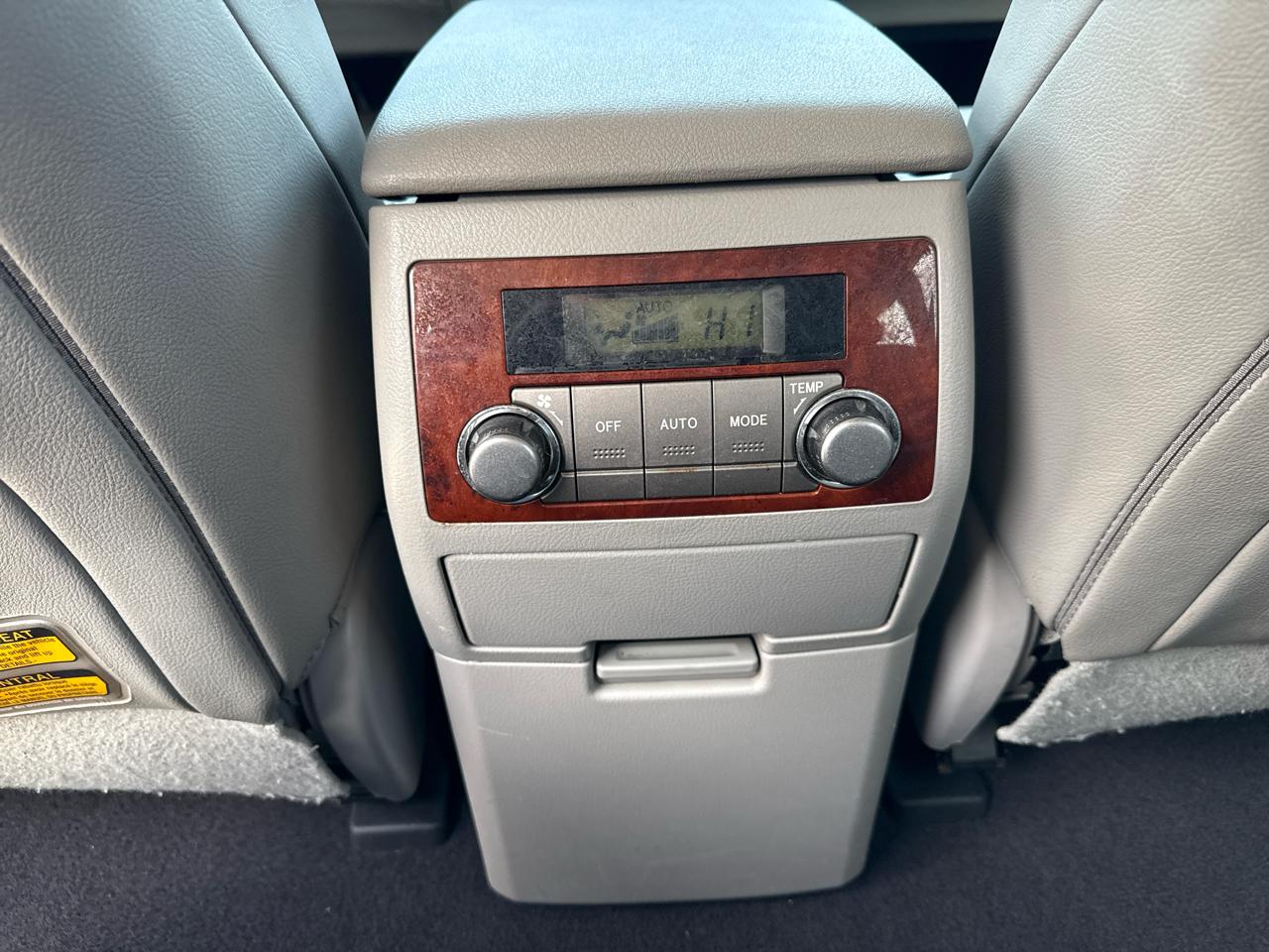 Toyota Highlander FWD 4dr V6 Limited (Natl) 2011