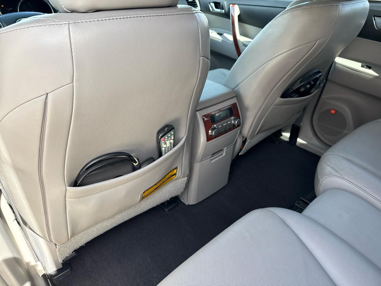 Toyota Highlander FWD 4dr V6 Limited (Natl) 2011