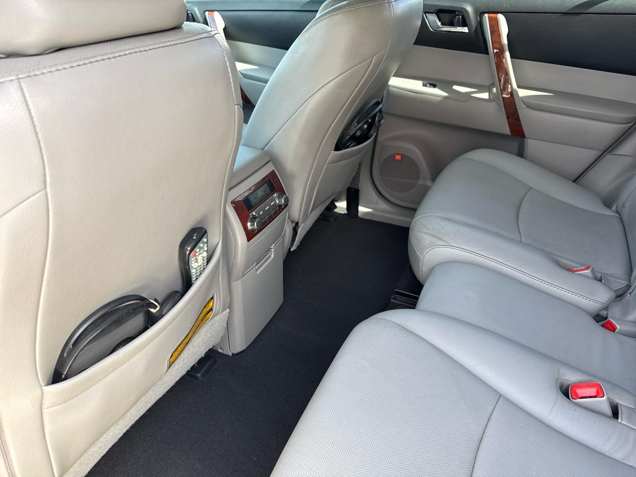 Toyota Highlander FWD 4dr V6 Limited (Natl) 2011