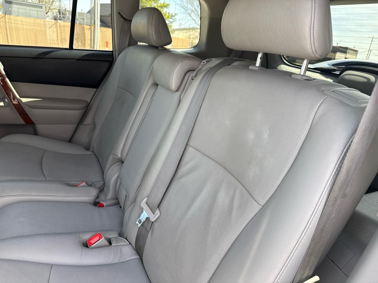 Toyota Highlander FWD 4dr V6 Limited (Natl) 2011