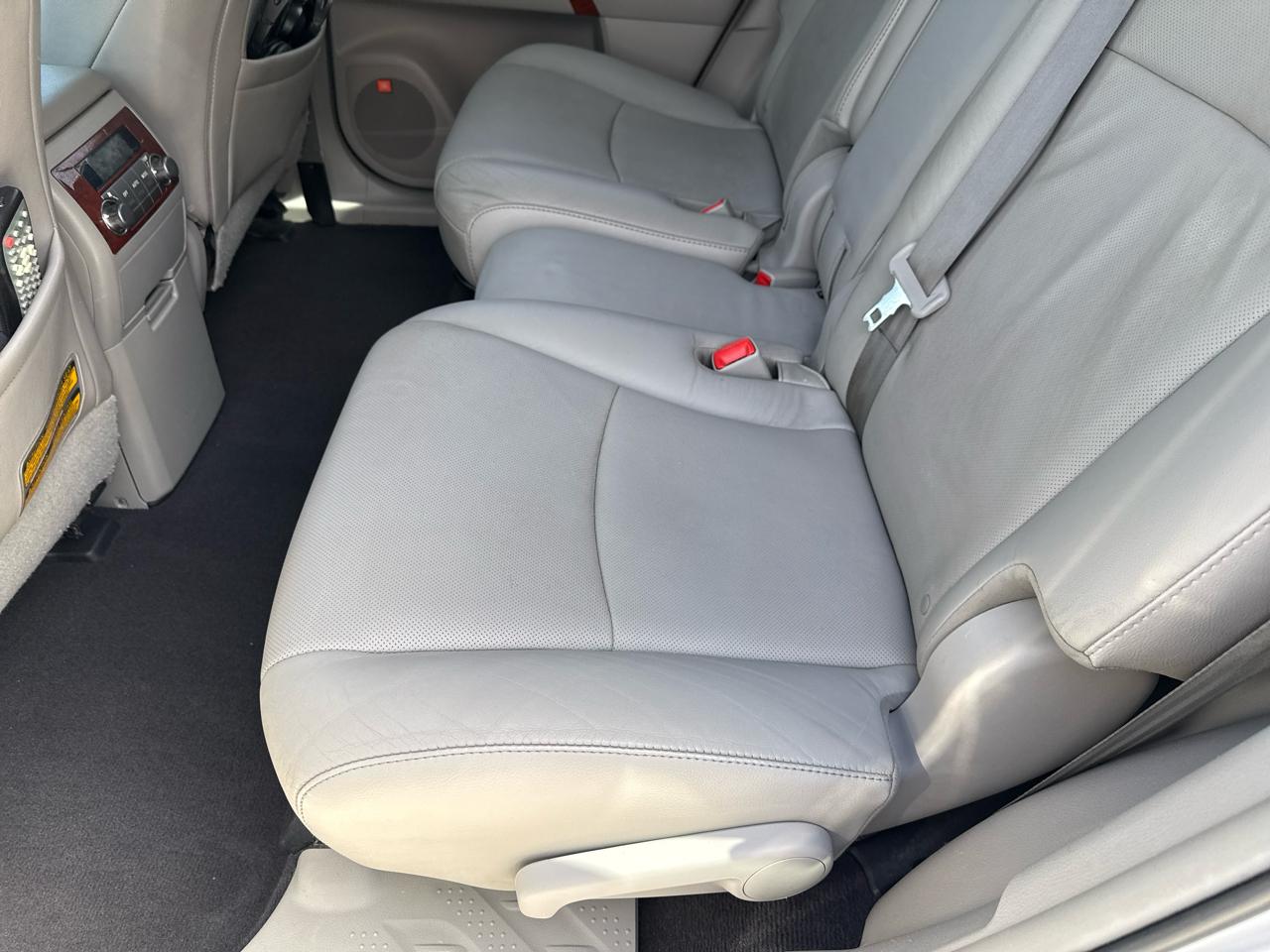 Toyota Highlander FWD 4dr V6 Limited (Natl) 2011