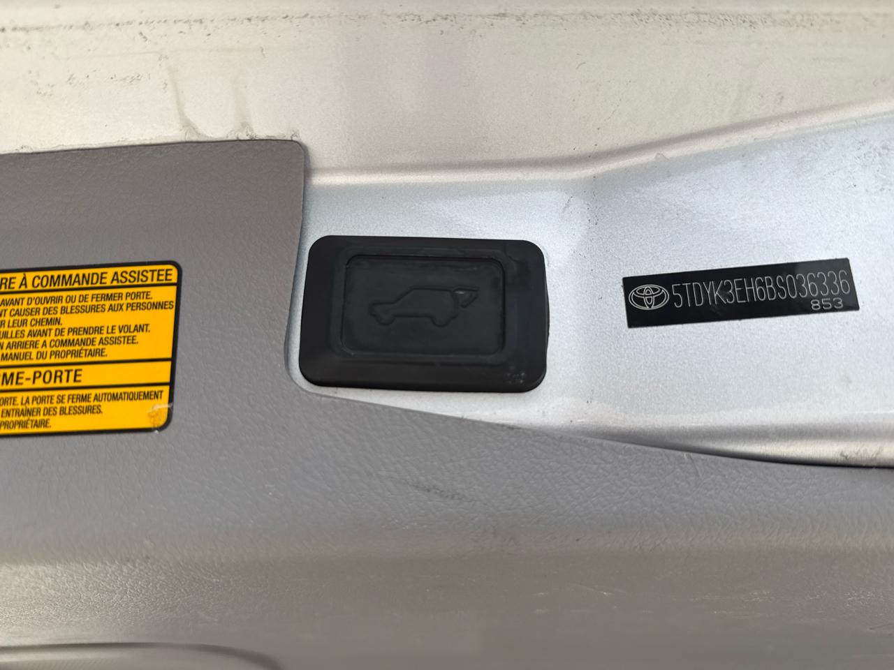 Toyota Highlander FWD 4dr V6 Limited (Natl) 2011