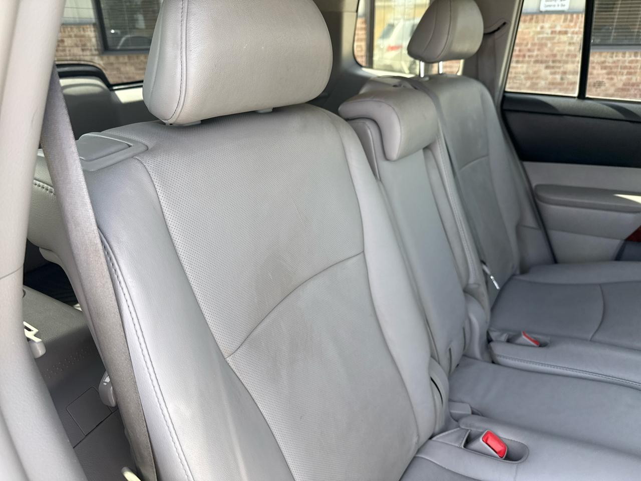 Toyota Highlander FWD 4dr V6 Limited (Natl) 2011