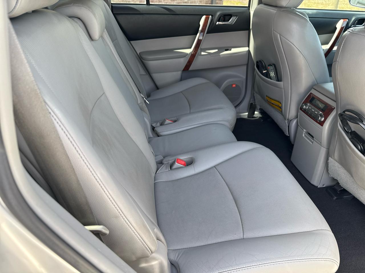 Toyota Highlander FWD 4dr V6 Limited (Natl) 2011