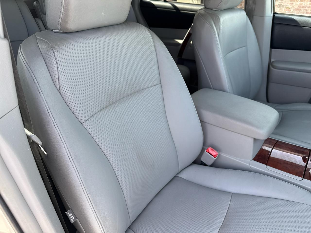 Toyota Highlander FWD 4dr V6 Limited (Natl) 2011